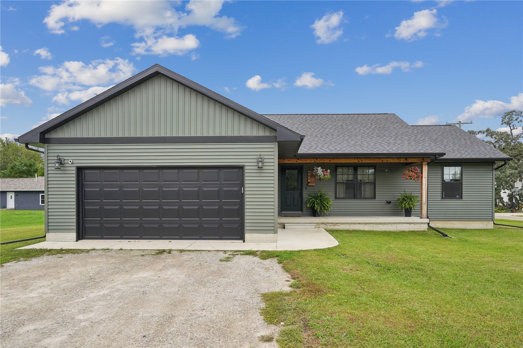 502 E Walnut Street IA 52326