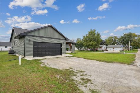 502 E Walnut Street IA 52326