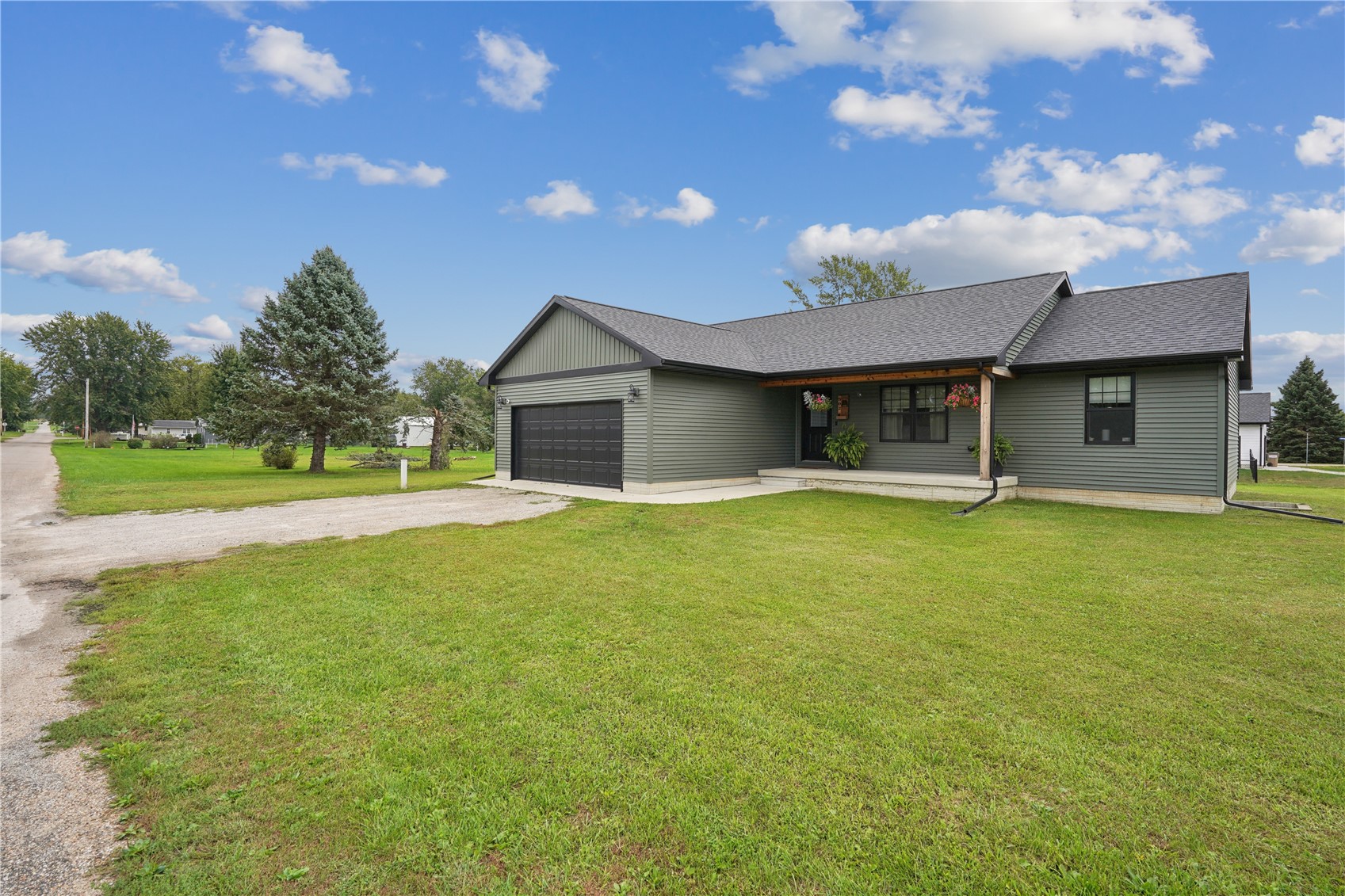 502 E Walnut Street IA 52326