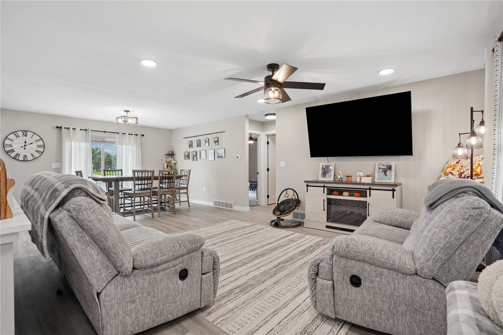 502 E Walnut Street IA 52326