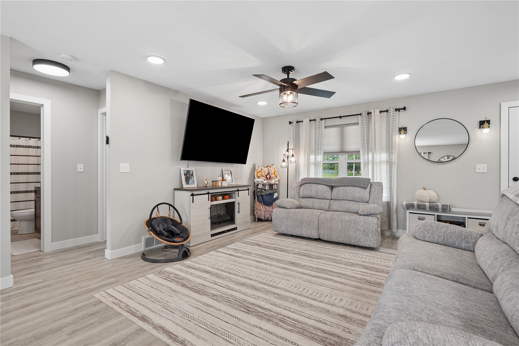 502 E Walnut Street IA 52326