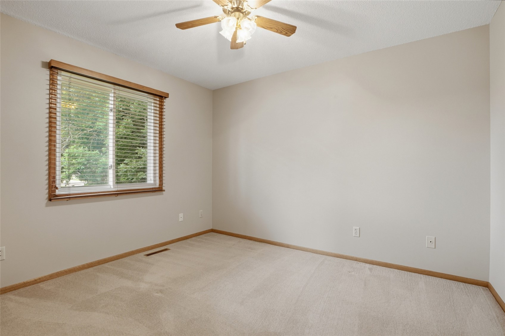 2905 G Street Amana IA 52203