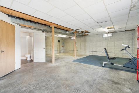 7300 42nd Street NE Cedar Rapids IA 52411