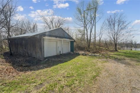 7300 42nd Street NE Cedar Rapids IA 52411
