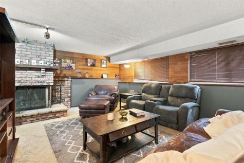 3720 Blue Mound Drive NE Cedar Rapids IA 52402