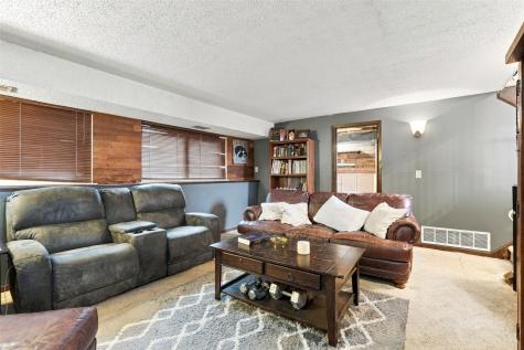 3720 Blue Mound Drive NE Cedar Rapids IA 52402