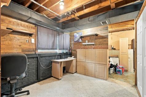 3720 Blue Mound Drive NE Cedar Rapids IA 52402