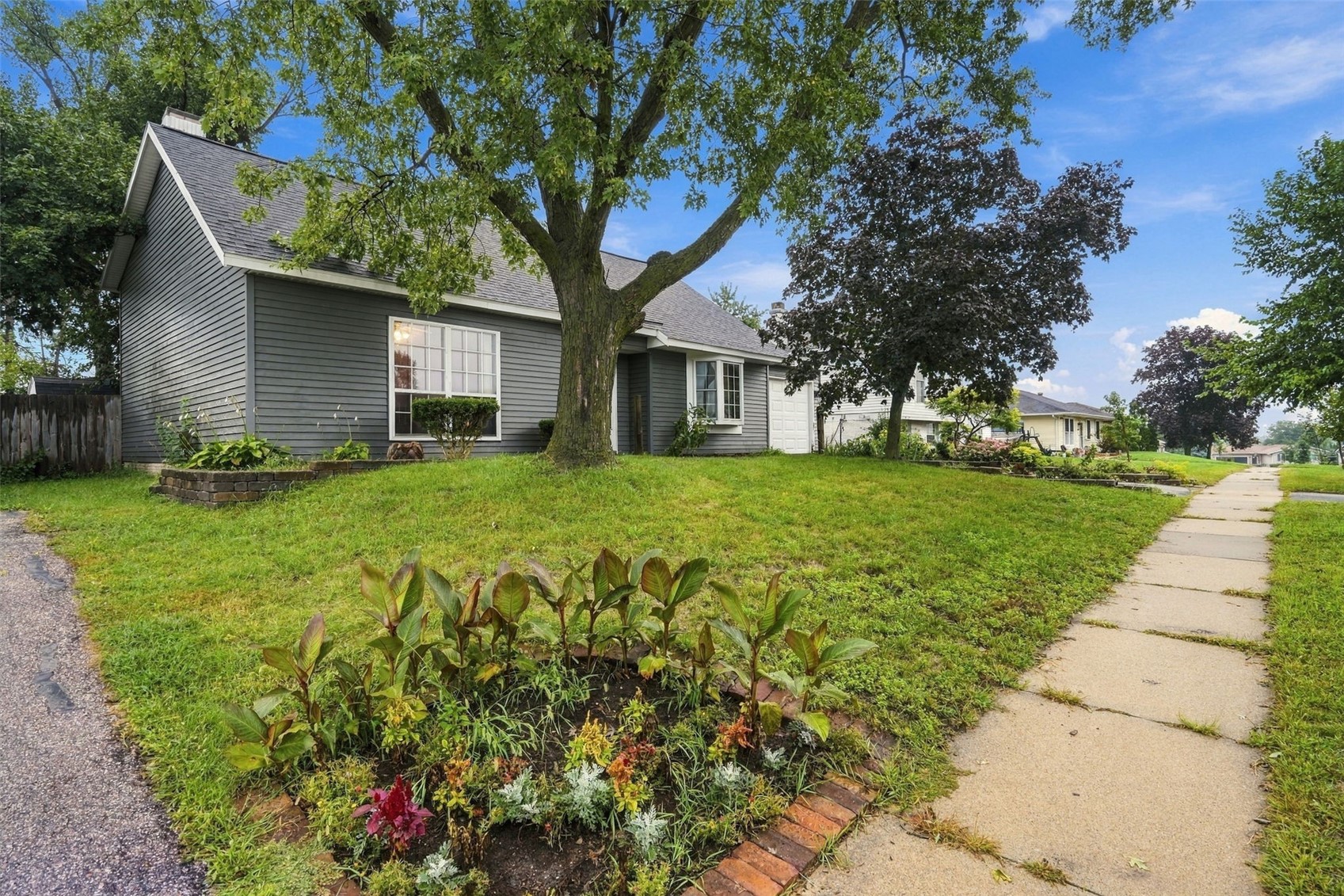 3720 Blue Mound Drive NE Cedar Rapids IA 52402