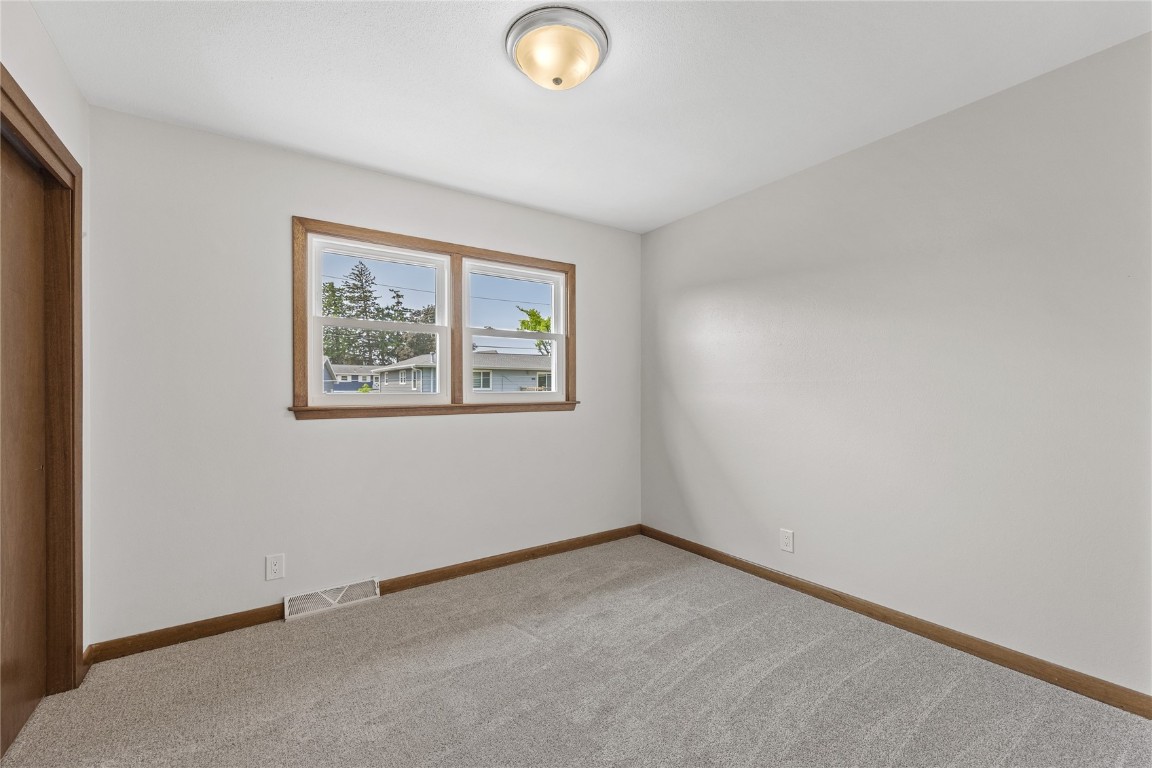 3013 Ravenwood Terrace NW Cedar Rapids IA 52405