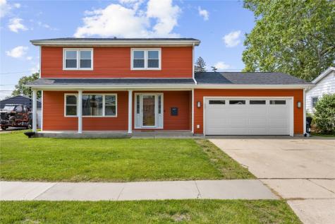 3013 Ravenwood Terrace NW Cedar Rapids IA 52405