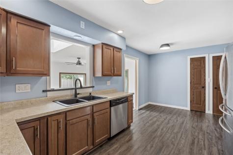 3013 Ravenwood Terrace NW Cedar Rapids IA 52405