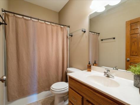6709 Harrison Road SW Cedar Rapids IA 52404