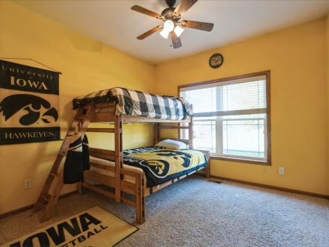 6709 Harrison Road SW Cedar Rapids IA 52404