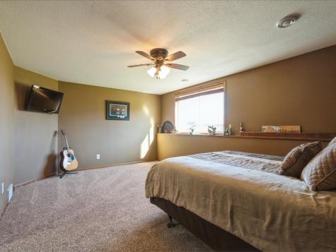 6709 Harrison Road SW Cedar Rapids IA 52404