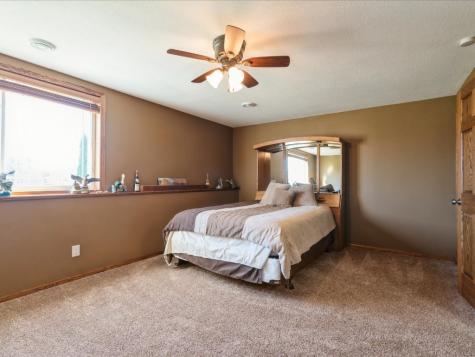 6709 Harrison Road SW Cedar Rapids IA 52404