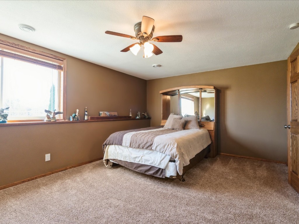 6709 Harrison Road SW Cedar Rapids IA 52404
