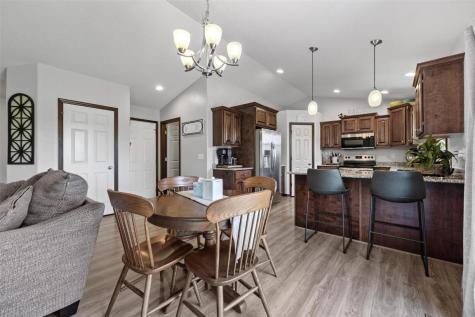 4596 Creekview Trail Palo IA 52324