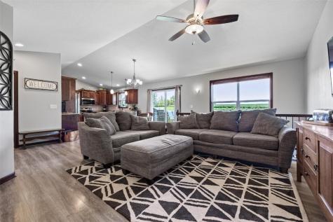 4596 Creekview Trail Palo IA 52324