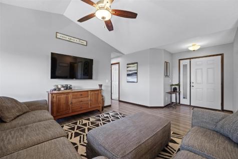4596 Creekview Trail Palo IA 52324