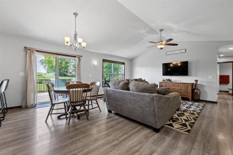 4596 Creekview Trail Palo IA 52324