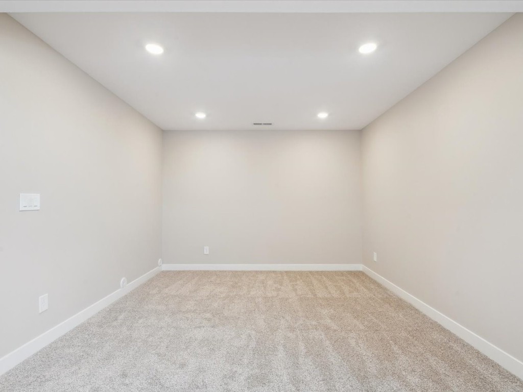 1172 Kona Circle Coralville IA 52241