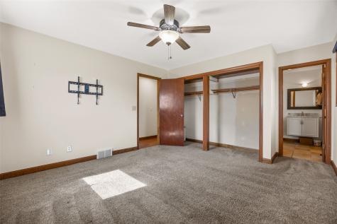 2422 Kilimanjaro Drive NE Cedar Rapids IA 52402