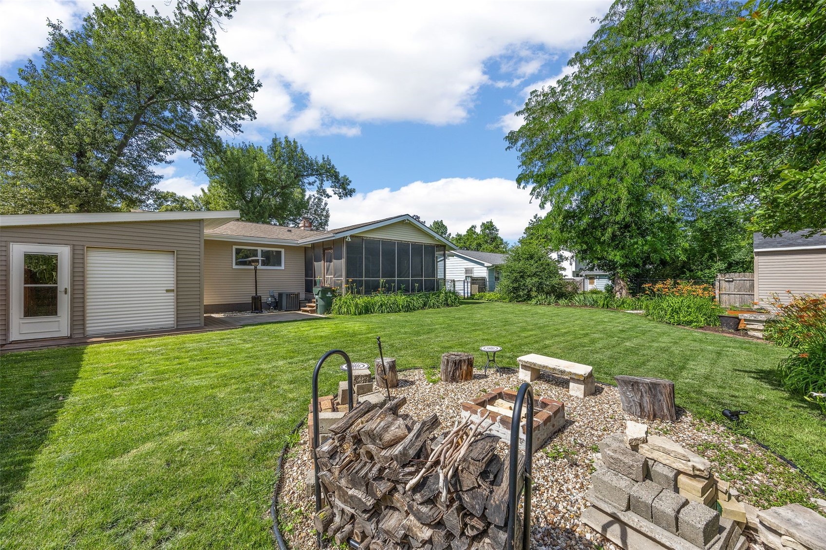2422 Kilimanjaro Drive NE Cedar Rapids IA 52402