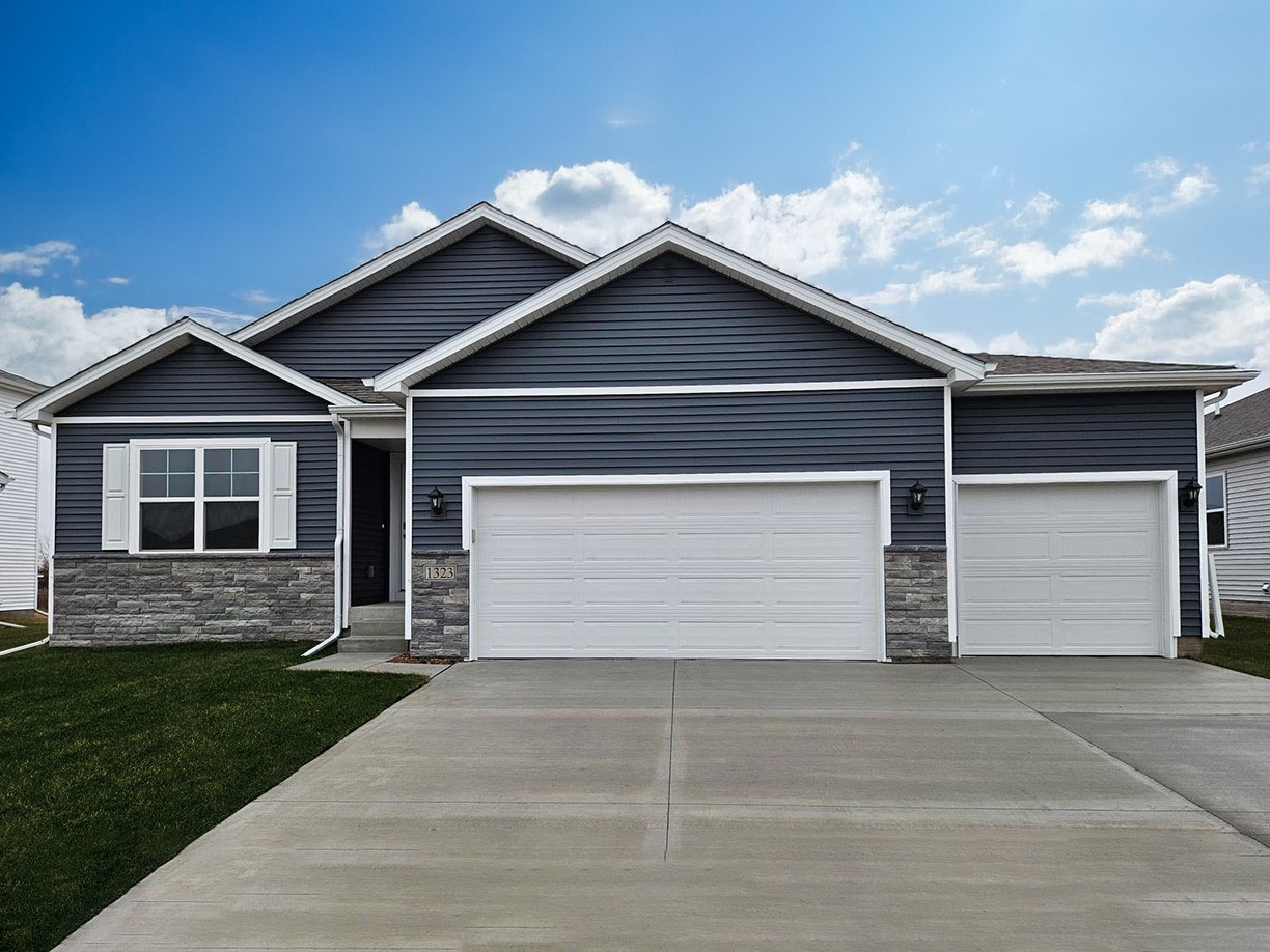 2869 Prairielight Drive Hiawatha IA 52233