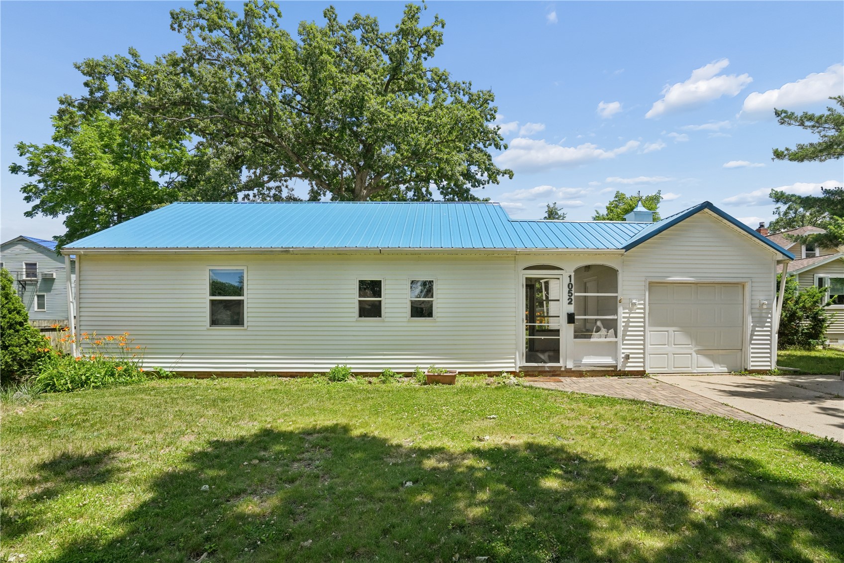 1052 Daniels Street NE Cedar Rapids IA 52402