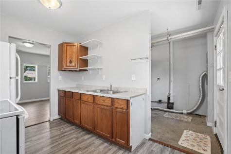 1052 Daniels Street NE Cedar Rapids IA 52402