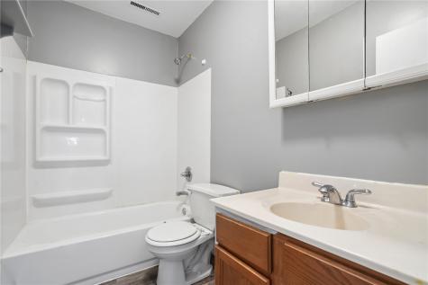 1052 Daniels Street NE Cedar Rapids IA 52402