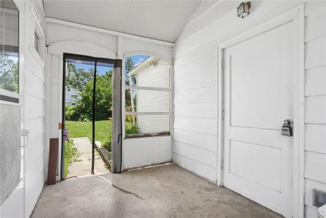 1052 Daniels Street NE Cedar Rapids IA 52402