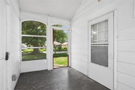 1052 Daniels Street NE Cedar Rapids IA 52402