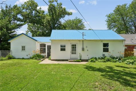 1052 Daniels Street NE Cedar Rapids IA 52402