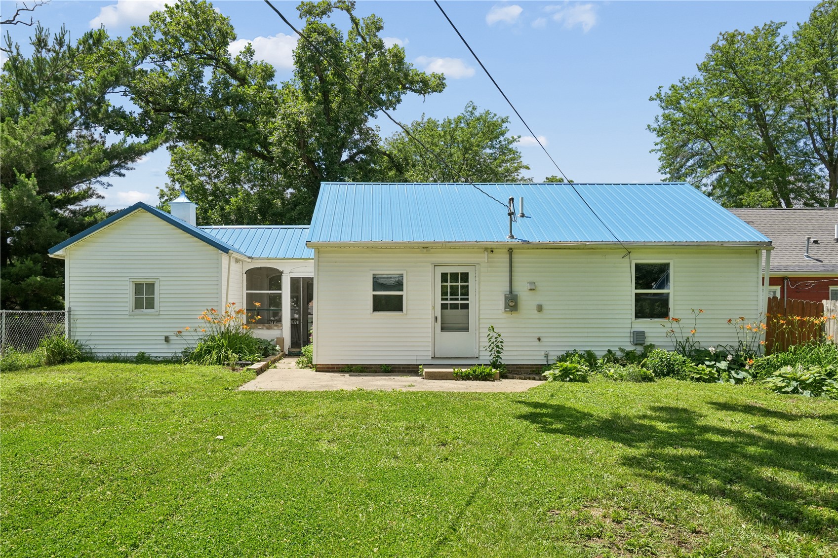 1052 Daniels Street NE Cedar Rapids IA 52402