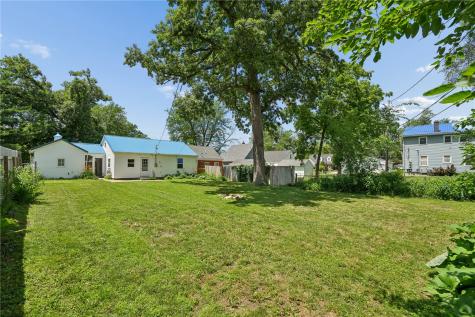 1052 Daniels Street NE Cedar Rapids IA 52402
