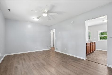 1052 Daniels Street NE Cedar Rapids IA 52402