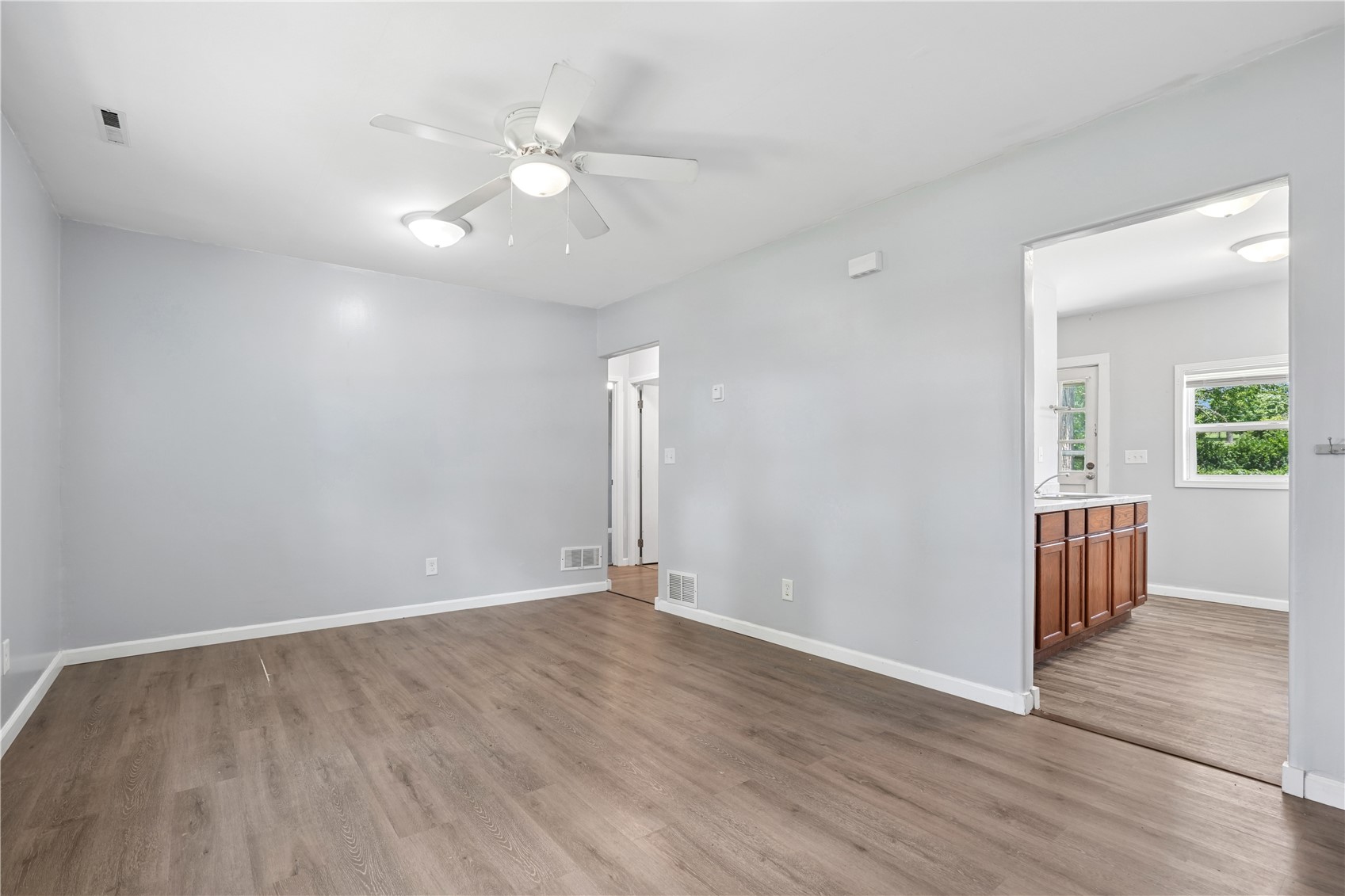1052 Daniels Street NE Cedar Rapids IA 52402