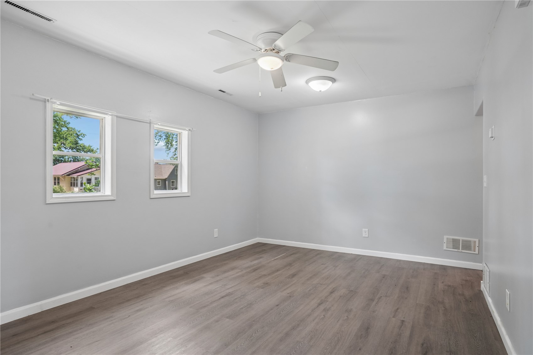 1052 Daniels Street NE Cedar Rapids IA 52402