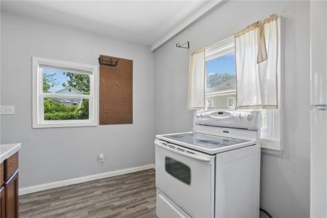 1052 Daniels Street NE Cedar Rapids IA 52402