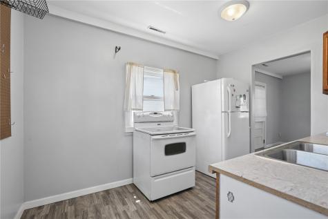 1052 Daniels Street NE Cedar Rapids IA 52402
