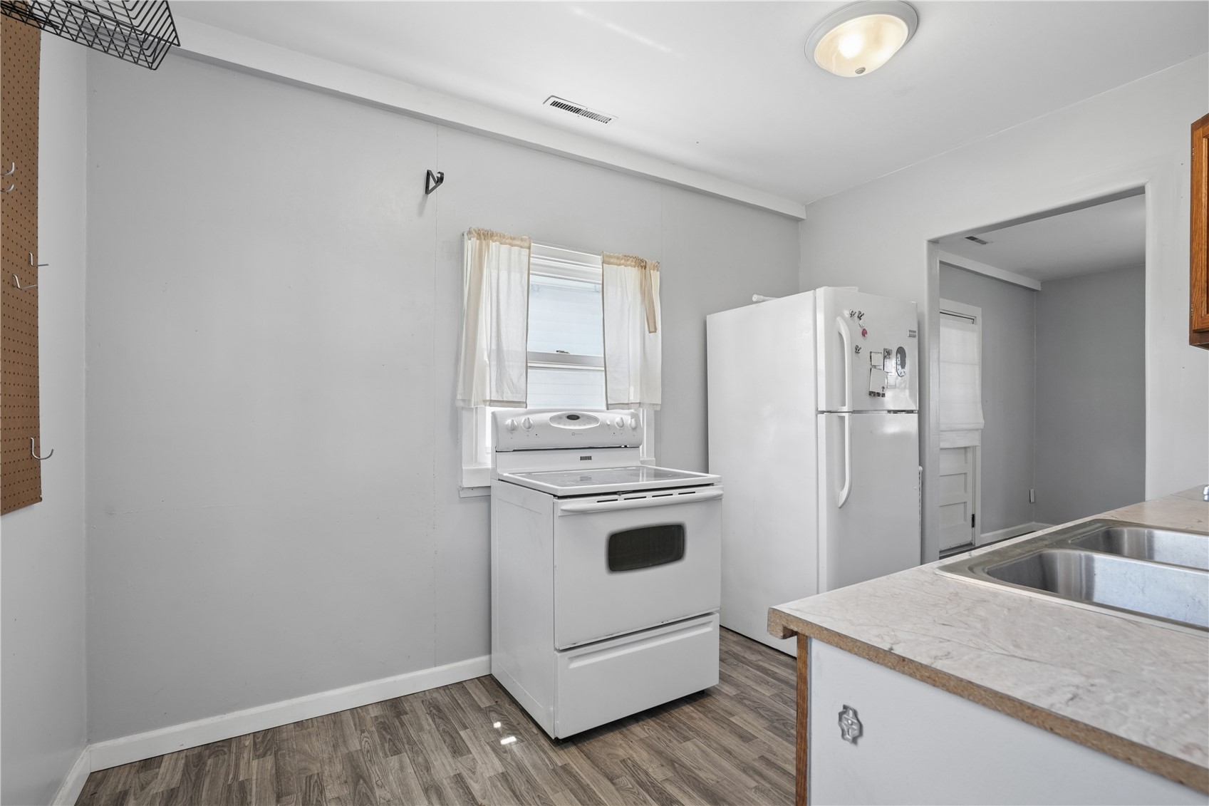 1052 Daniels Street NE Cedar Rapids IA 52402