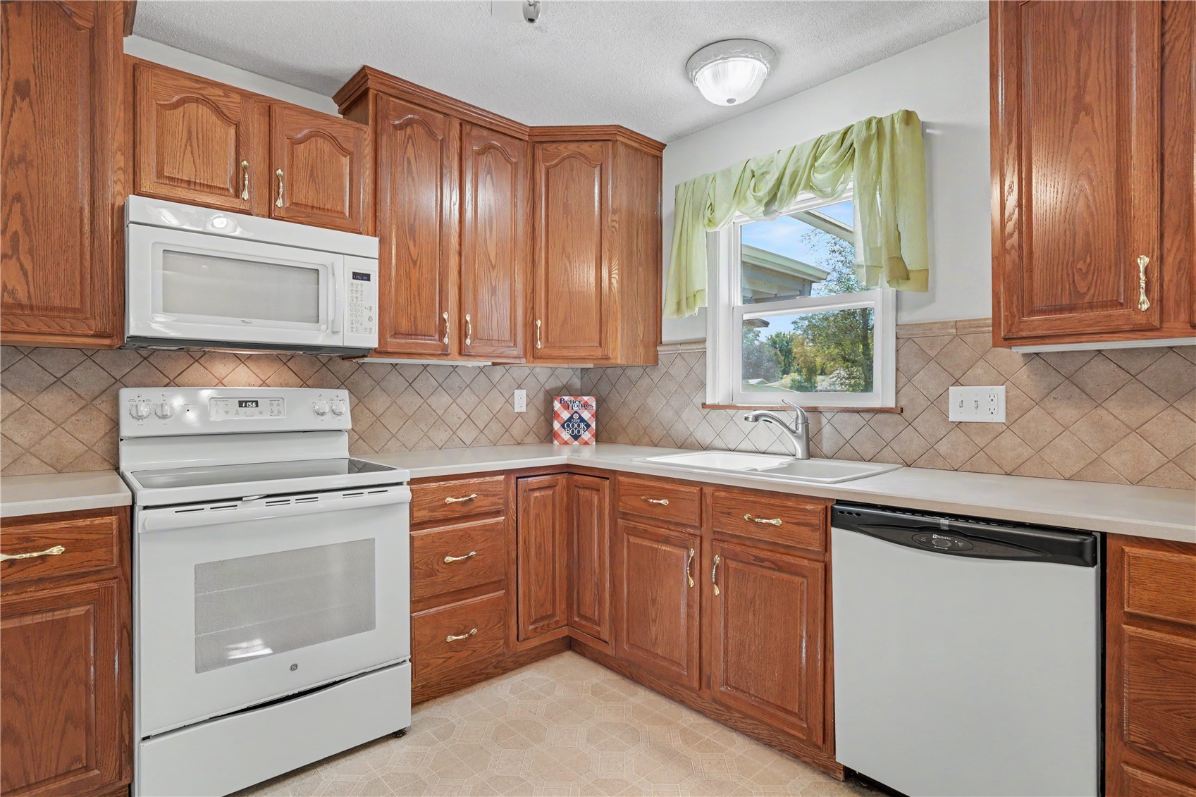 283 Sussex Drive NE Cedar Rapids IA 52402