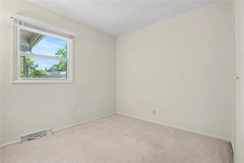 283 Sussex Drive NE Cedar Rapids IA 52402