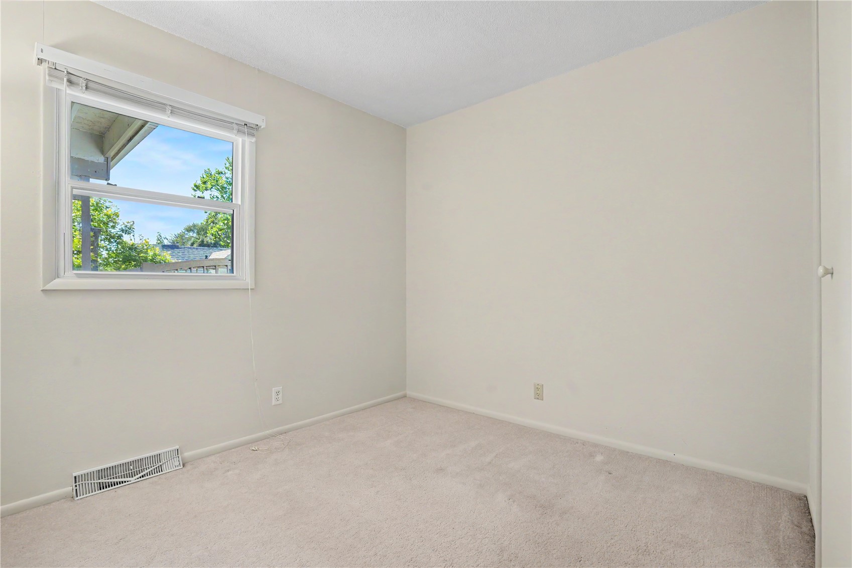 283 Sussex Drive NE Cedar Rapids IA 52402