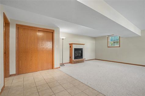 283 Sussex Drive NE Cedar Rapids IA 52402