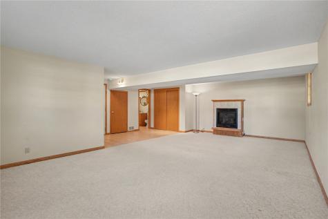 283 Sussex Drive NE Cedar Rapids IA 52402