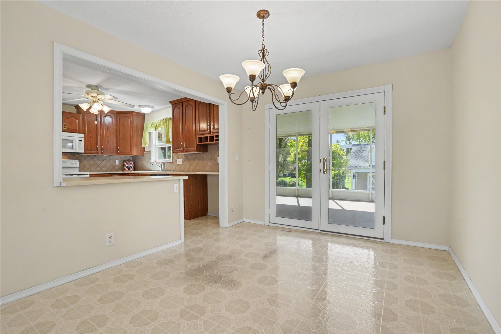 283 Sussex Drive NE Cedar Rapids IA 52402