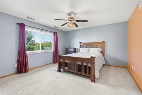 908 Rolling Creek Drive NE Cedar Rapids IA 52402