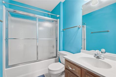 908 Rolling Creek Drive NE Cedar Rapids IA 52402